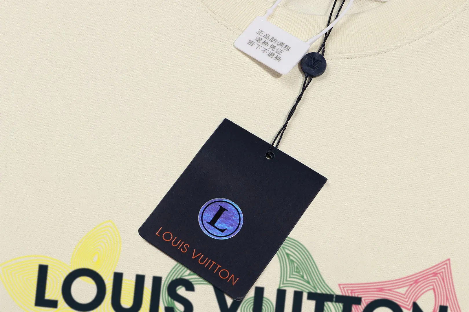 🅿️250 hot style on the shelves🔥❗ 💫〖Louis Vuitton LV〗 Fashionable round neck sweatshirt, casually matched with various styles, it is perfectly handsome😎The whole dress is made of double waistcoats, which makes the whole dress more three-dimensional. Not ordinary factories can do such fine work. The 2025 spring style counters are on sale, exquisite round neck terry sweatshirt, high-end double-strand pure cotton Customized drawstring ribs are dyed in the same vat and are complete with three standards. The chest craftsmanship adopts a simple and elegant pattern on the chest, which is easy to control for any age group! Fit and comfortable! Customized thickened 440g terry sweatshirt fabric, soft and comfortable to the touch, with a three-dimensional shape! 🙌🏻 It’s also very breathable, so it’s a versatile style that can be worn with any outfit! ✔Color: Black White Apricot Size: S M L XL 2XL